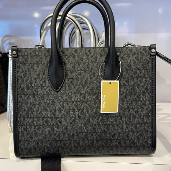 Michael Kors Mirella Small Signature Logo Crossbody Bag
Black
NWT - Picture 12 of 16